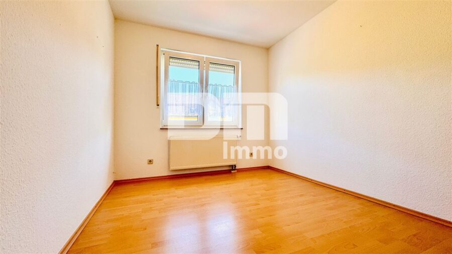 Hochklassige Dreizimmerwohnung im 1.OG mit Loggia + TG Stellplatz in gesuchter Lage - Schlafzimmer 2 / Kinderzimmer 2